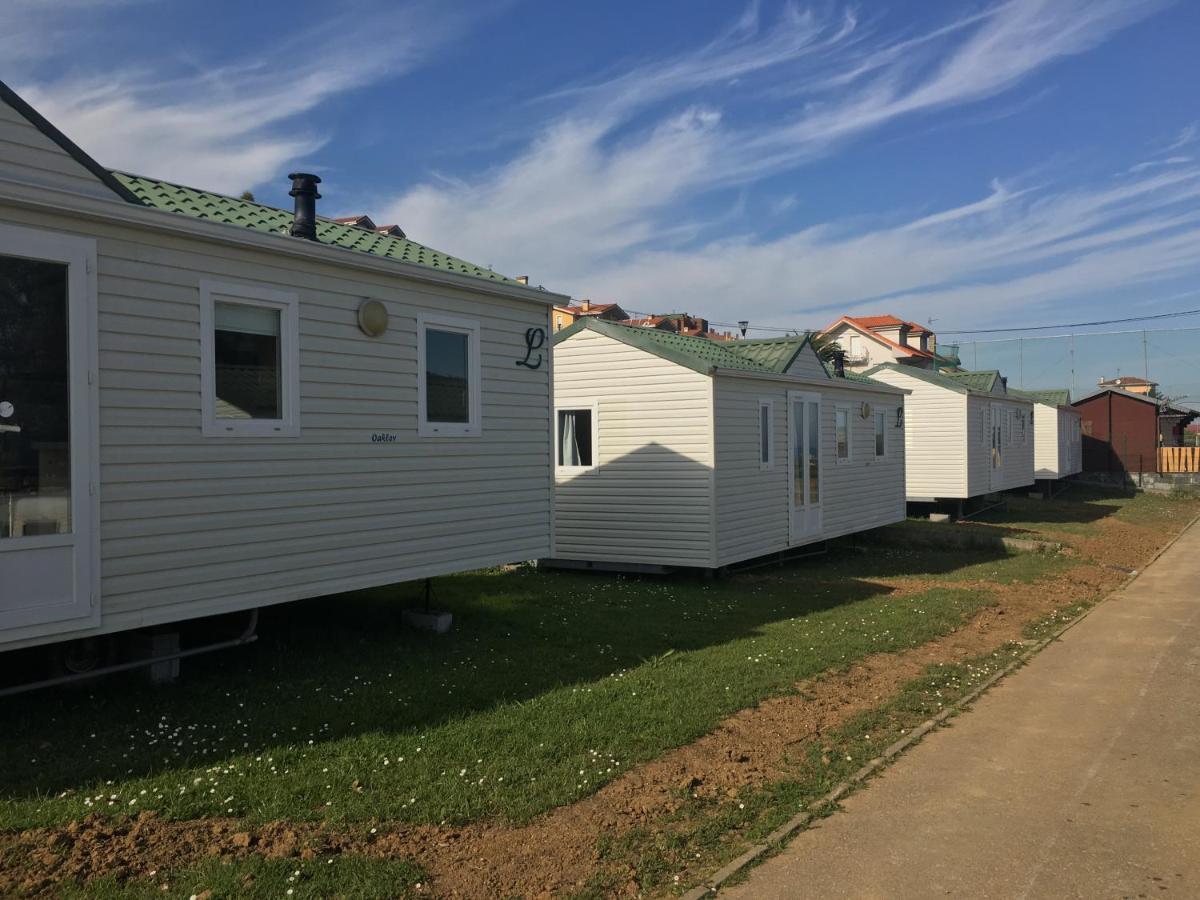Camping Las Gaviotas Naveces المظهر الخارجي الصورة